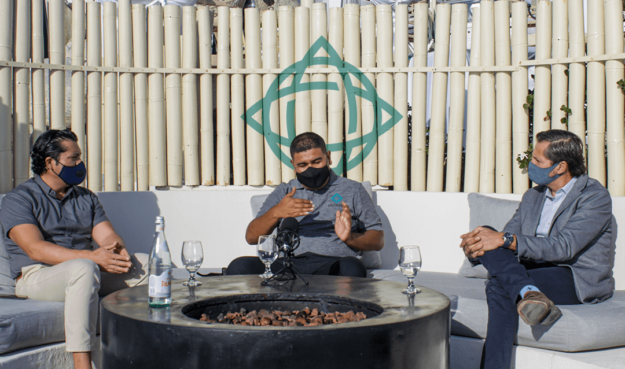 01. Entrevista en Sunset Monalisa con Rodrigo Esponda 01. Entrevista en Sunset Monalisa con Rodrigo Esponda